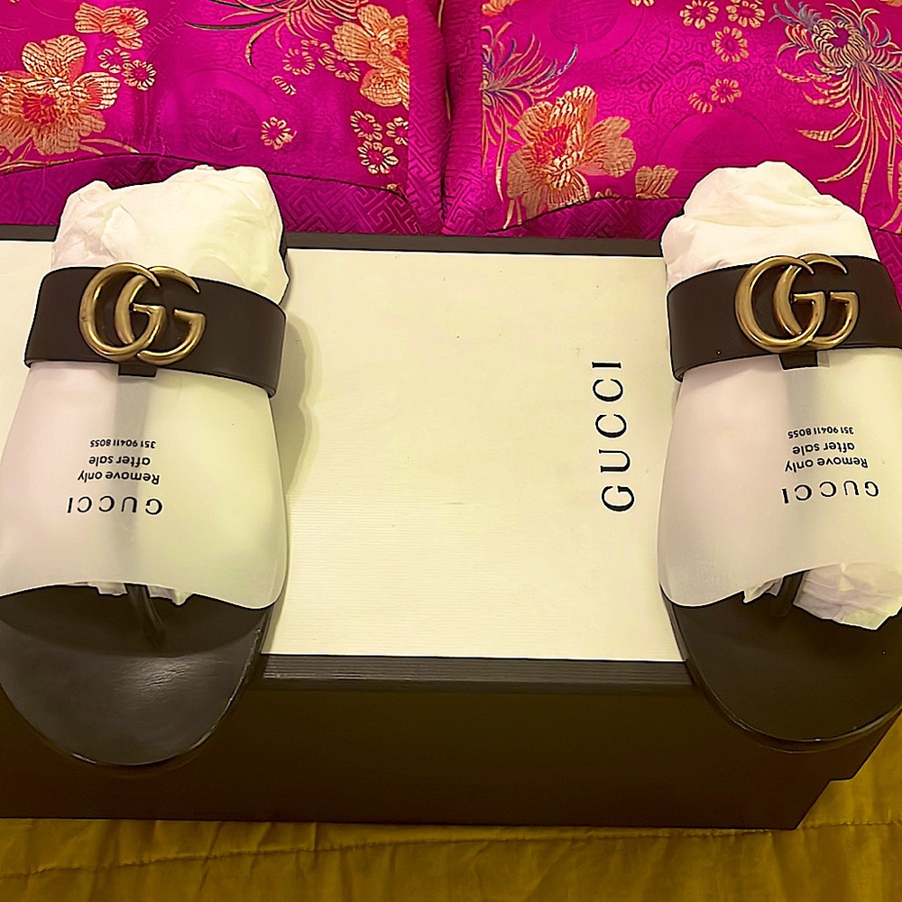 The Black Leather Thong Double G Hardware Gucci Sandals size 37 7.5